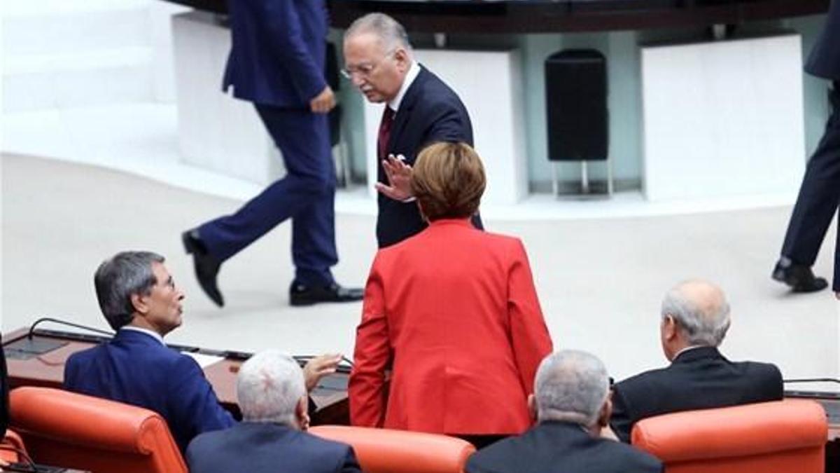 MHP sıralarında dikkat çeken kare!