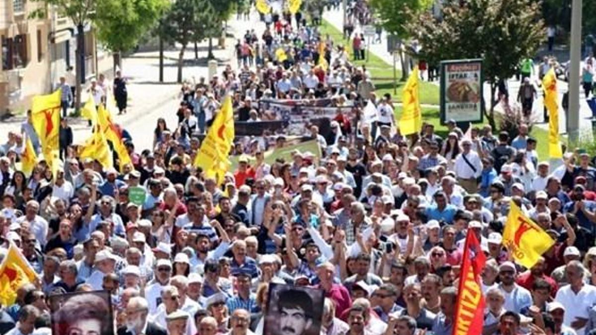 Sivas'ta on binler Madımak için yürüyor