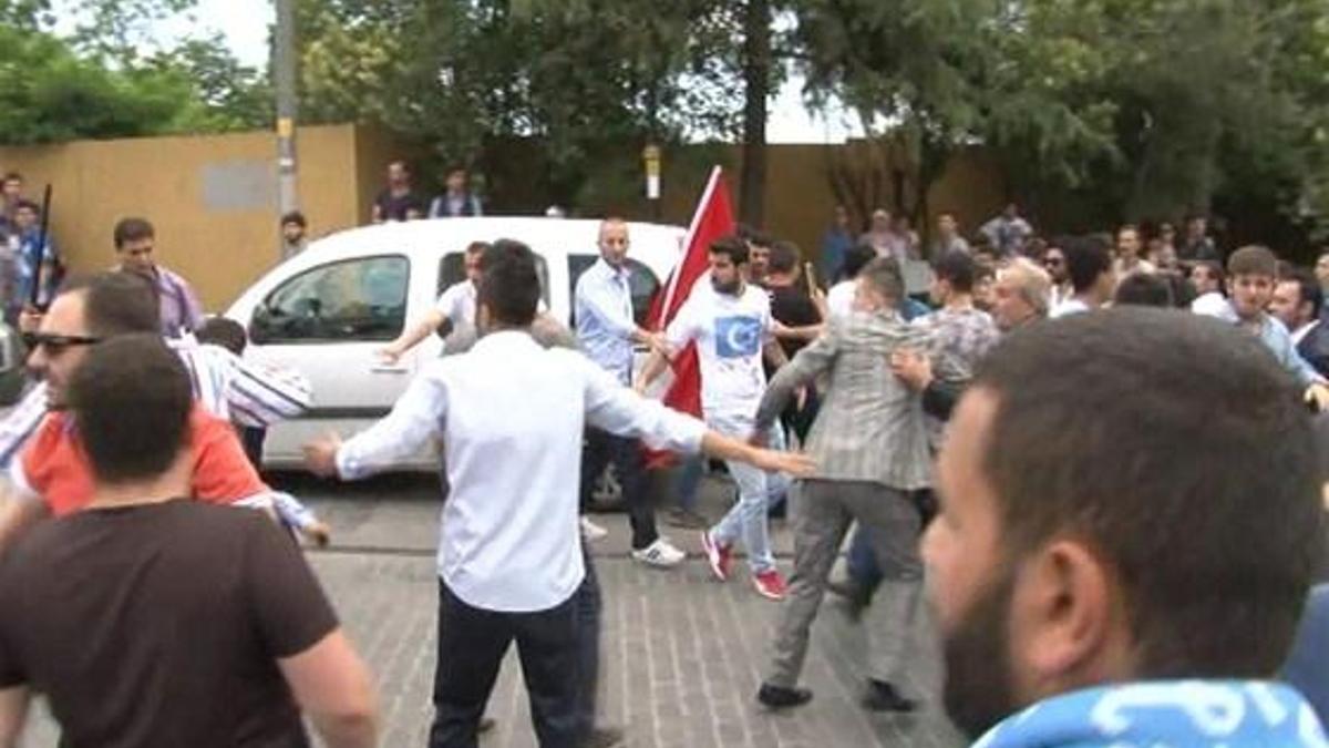 Sultanahmet'te Çinli sanıp Korelilere saldırdılar