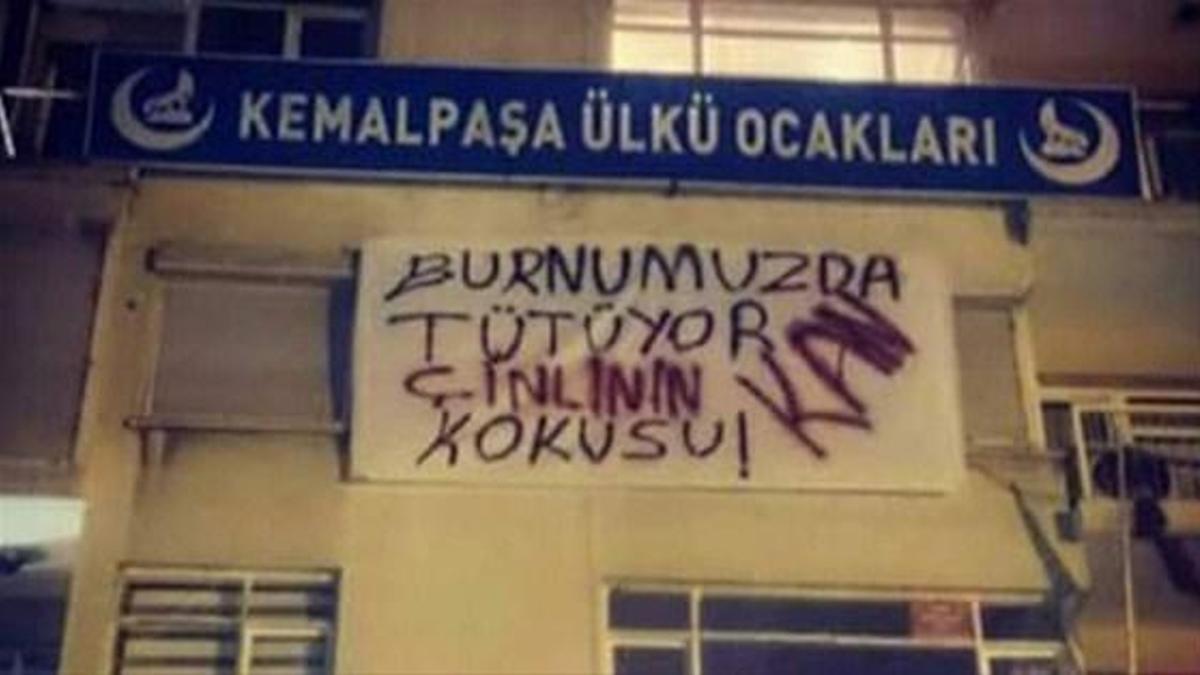 'Kan' kokulu pankartlar