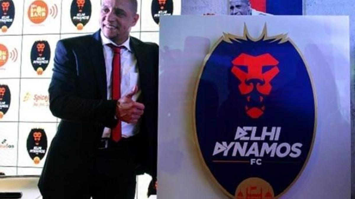 Roberto Carlos sahalara dönüyor