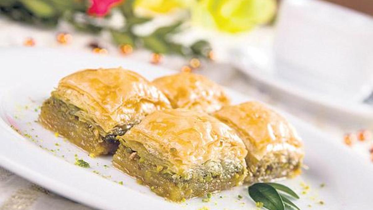 İyi bir baklavanın tereyağı Şanlıurfa’dan fıstığı Gaziantep'ten olmalı!