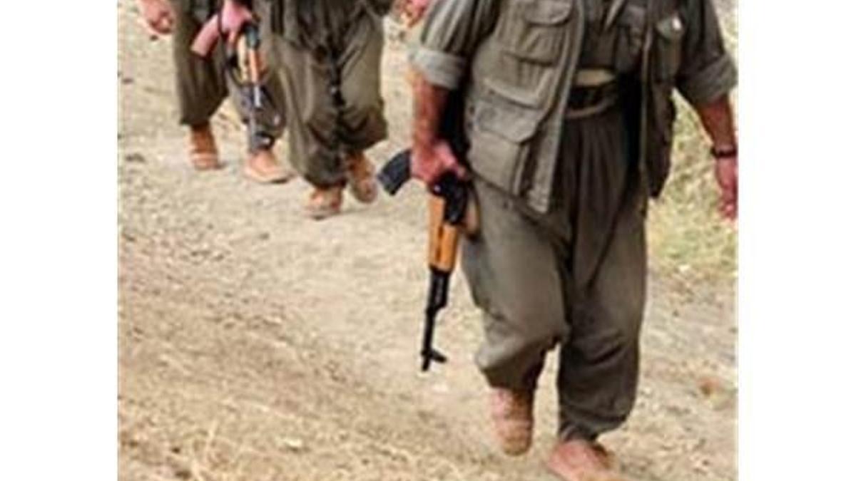PKK 4 kamyonu yaktı