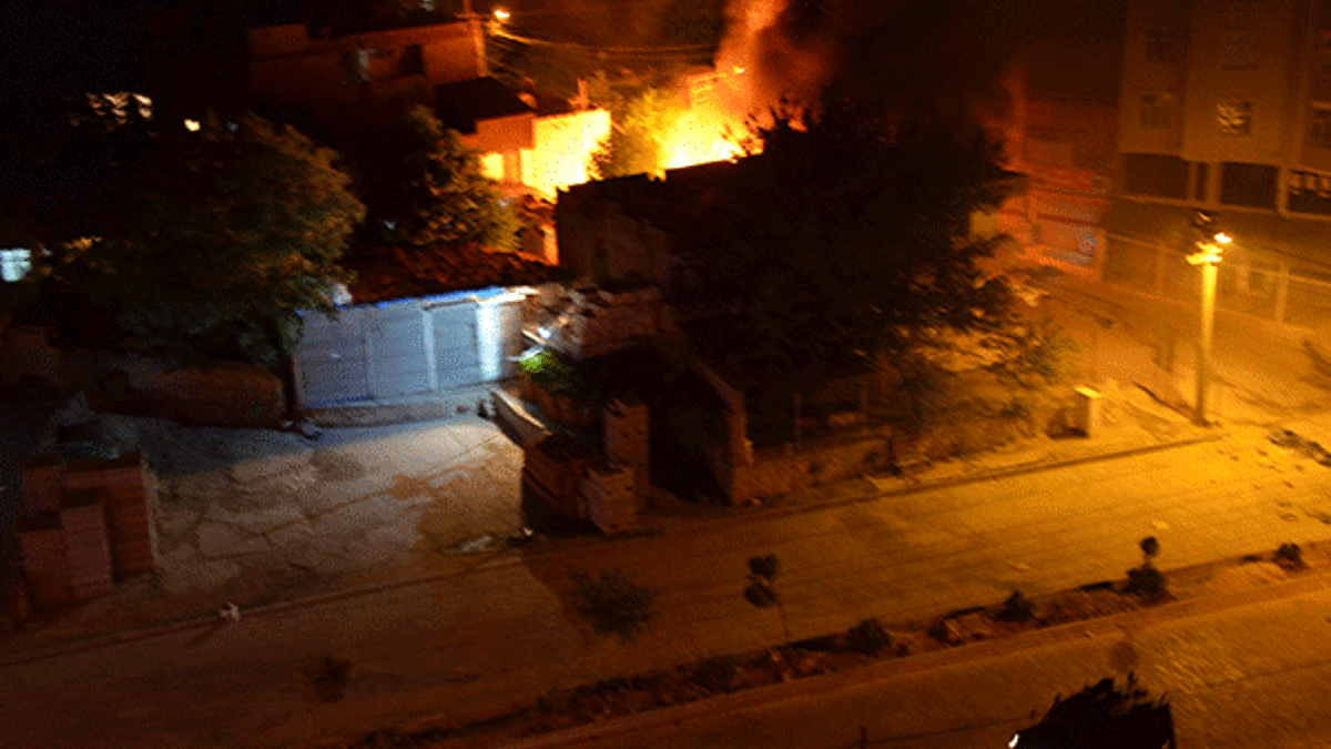 Diyarbakır ve Şırnak'ta araçlar ateşe verildi