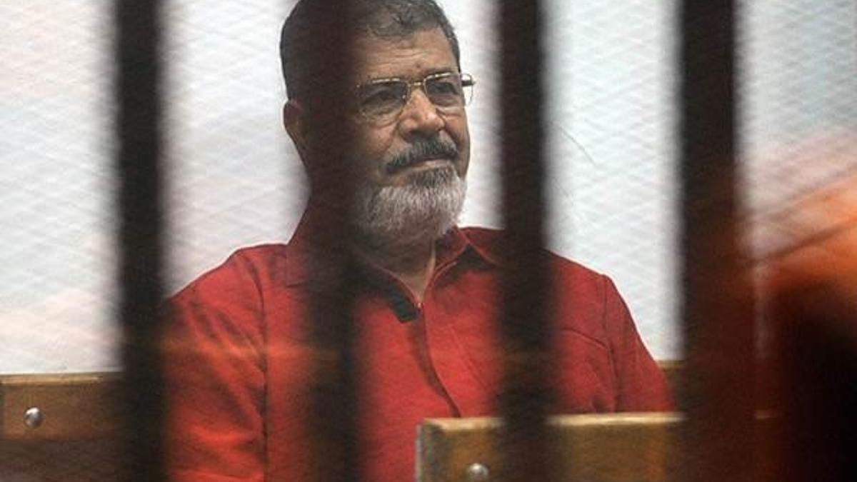 Mursi'nin duruşması ertelendi