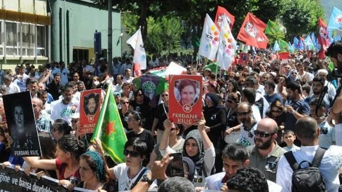 Ferdane ve oğlu Nartan Kılıç'ın cenazesinde gerginlik!