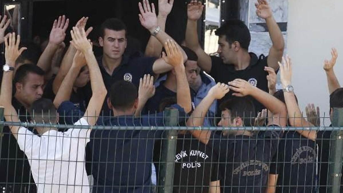 Polislerin naaşları Adli Tıp'a gönderildi