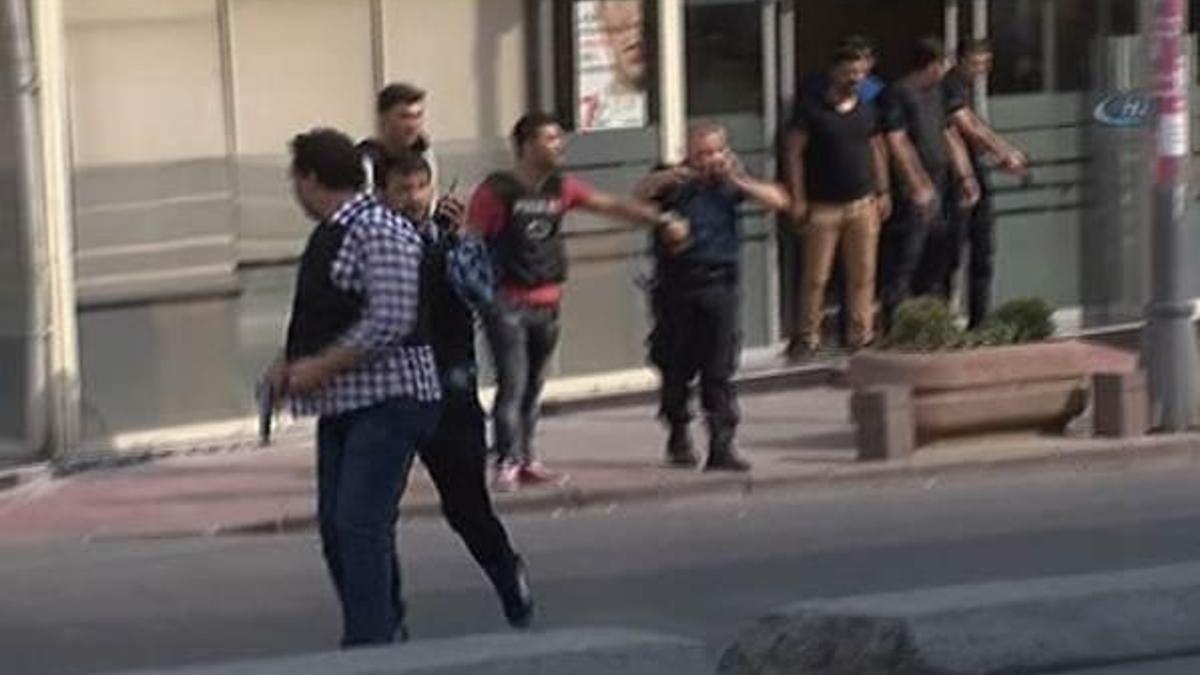 Okmeydanı’nda polise silahlı saldırı: 2'si ağır 4 yaralı