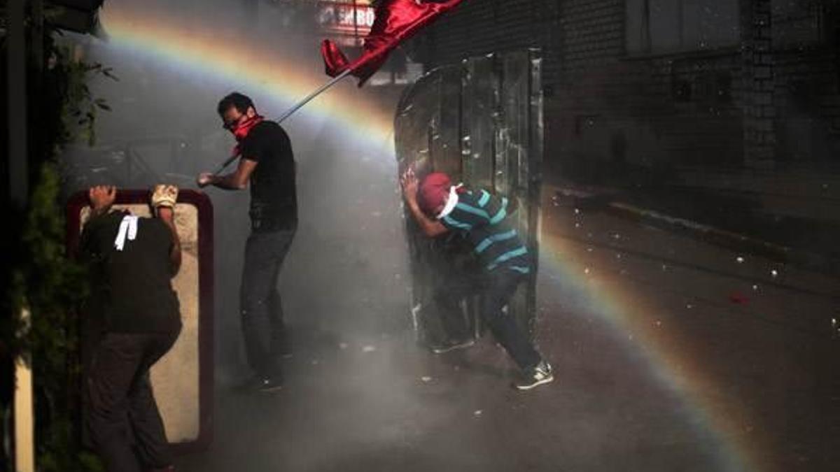 Gazi'de polise ateş açıldı! 1 Polis şehit oldu