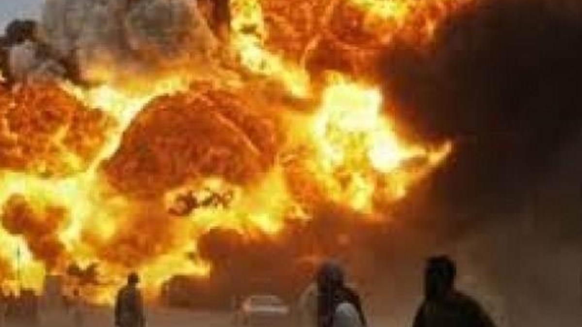 Bomba yüklü tankerle saldırdılar! 8 ölü