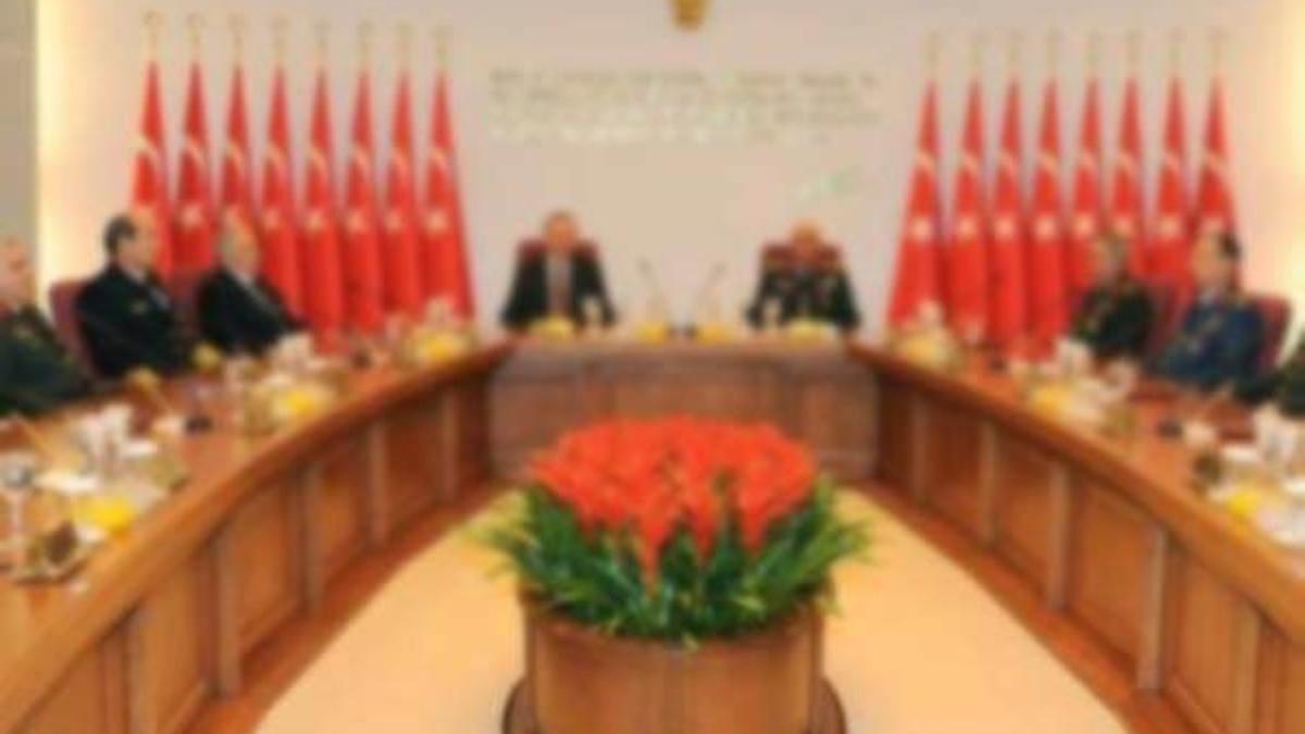 Gözler karargâhta! Özel'in yerine gelecek isim...