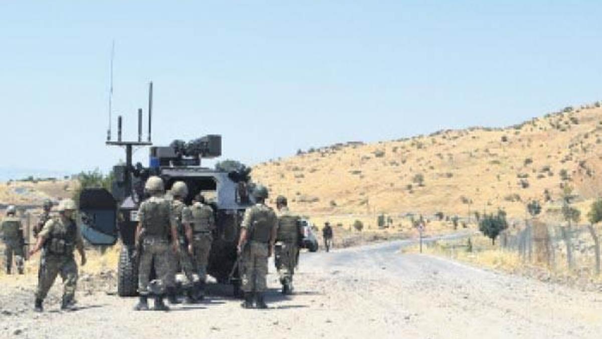 Yol kontrolünde askere pusu