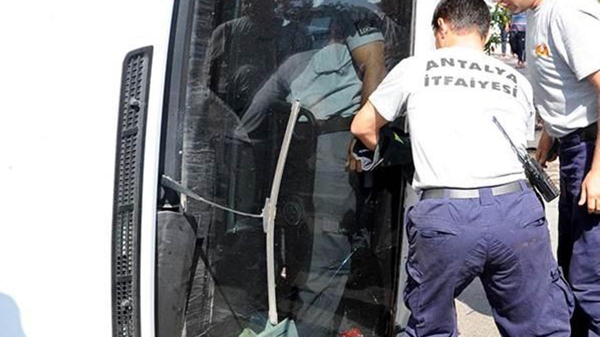 Para nakil aracı takla attı: 2 yaralı