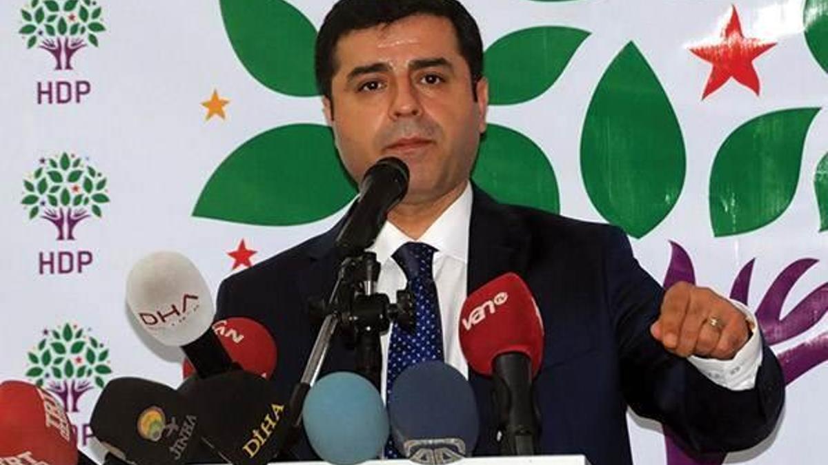 Bizden Öcalan'ı kandırmamızı istediler!