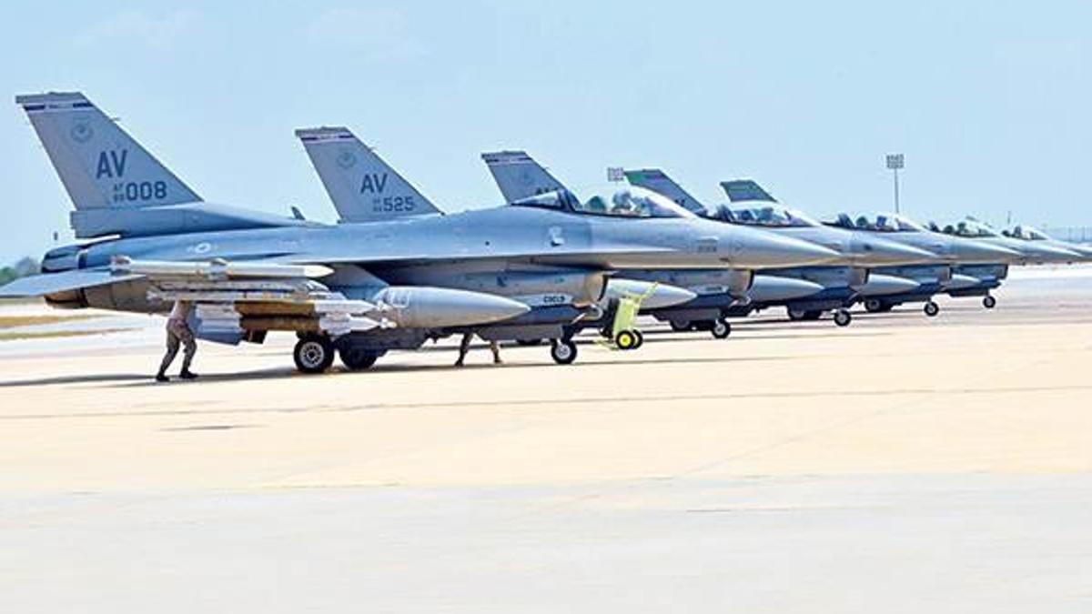 ABD savaş uçakları geldi