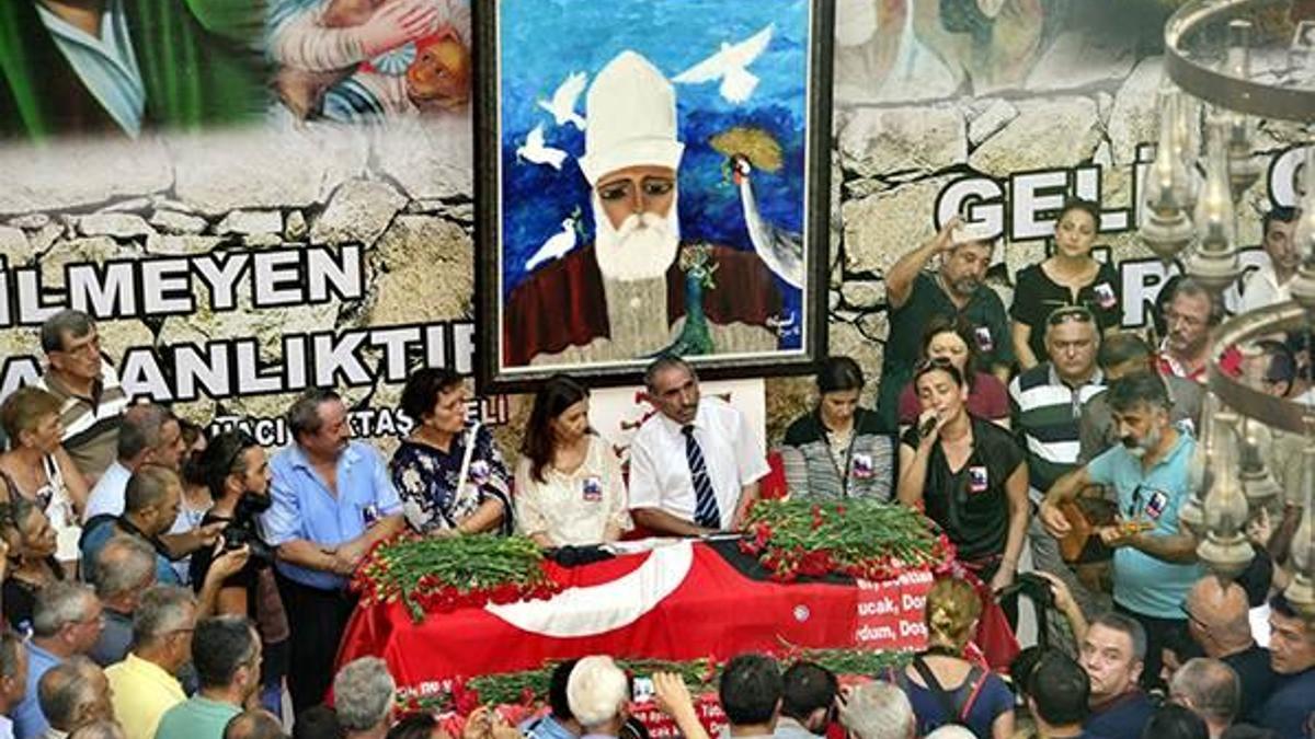 Fikret Otyam cemevinden türkülerle uğurlandı
