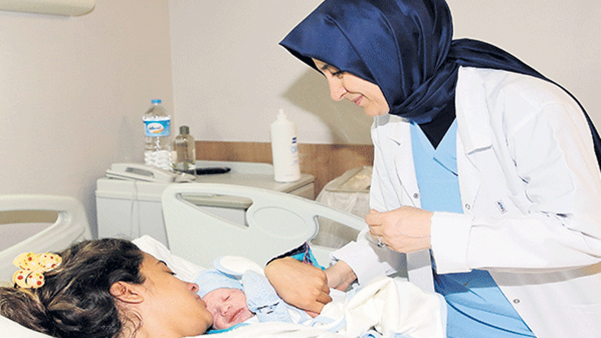 Şehit eşinin doğumuna Sare Hanım da katıldı