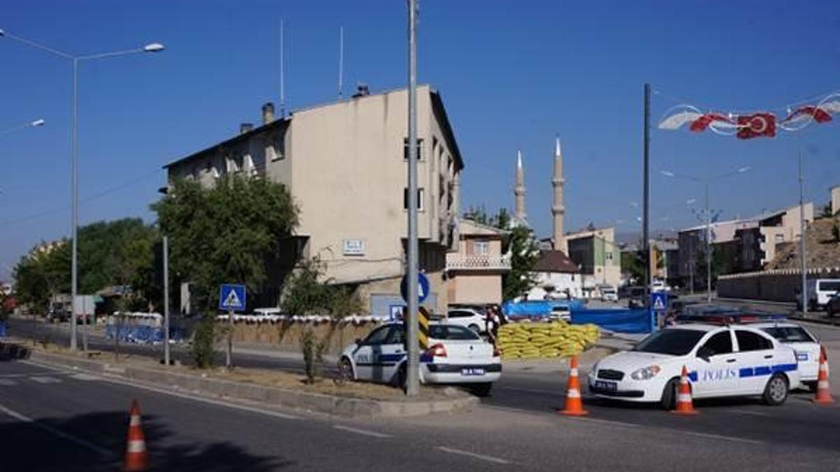 Erzurum'da İlçe Emniyet Müdürlüğüne saldırı