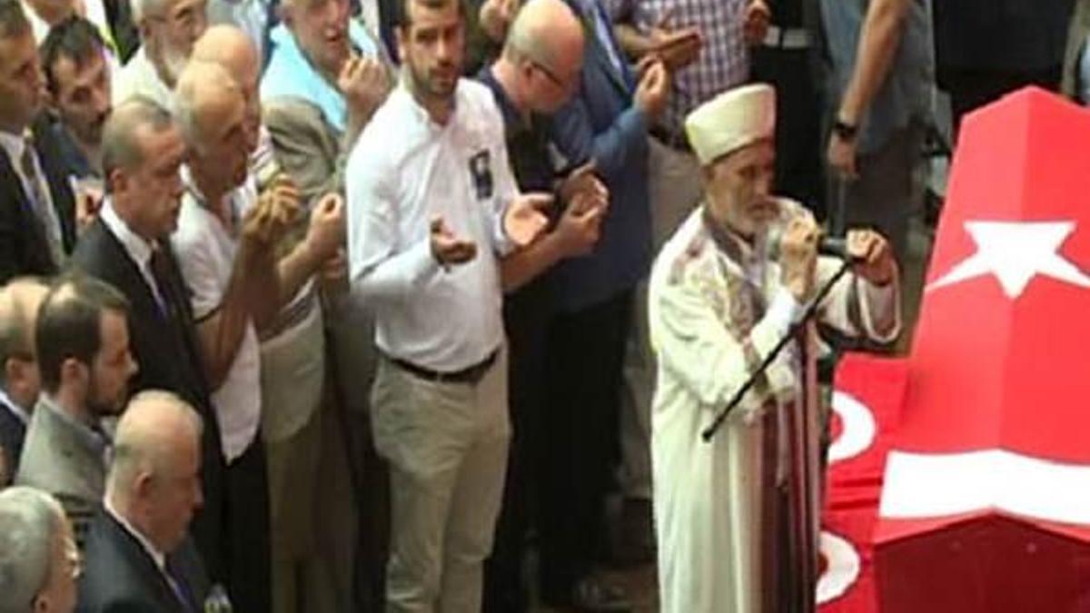 Şehit Ahmet Çamur'un cenaze törenine Cumhurbaşkanı Erdoğan da katıldı