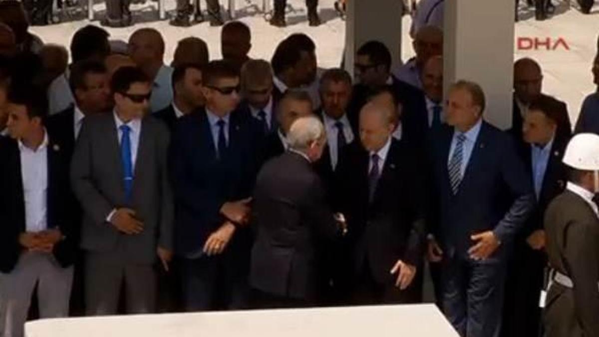 3 lider de şehit cenazesinde!