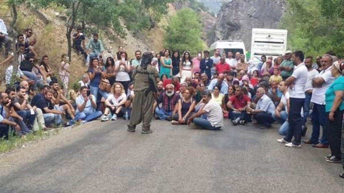 Tunceli'de PKK yol kesti