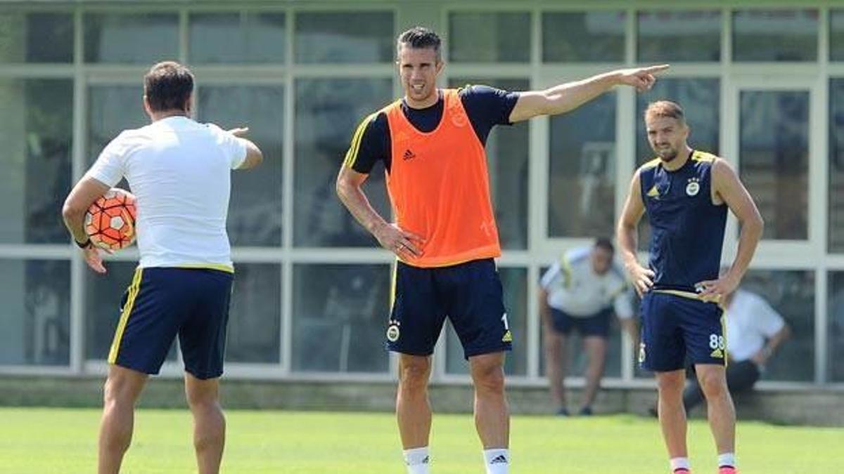 Van Persie takımla çalıştı
