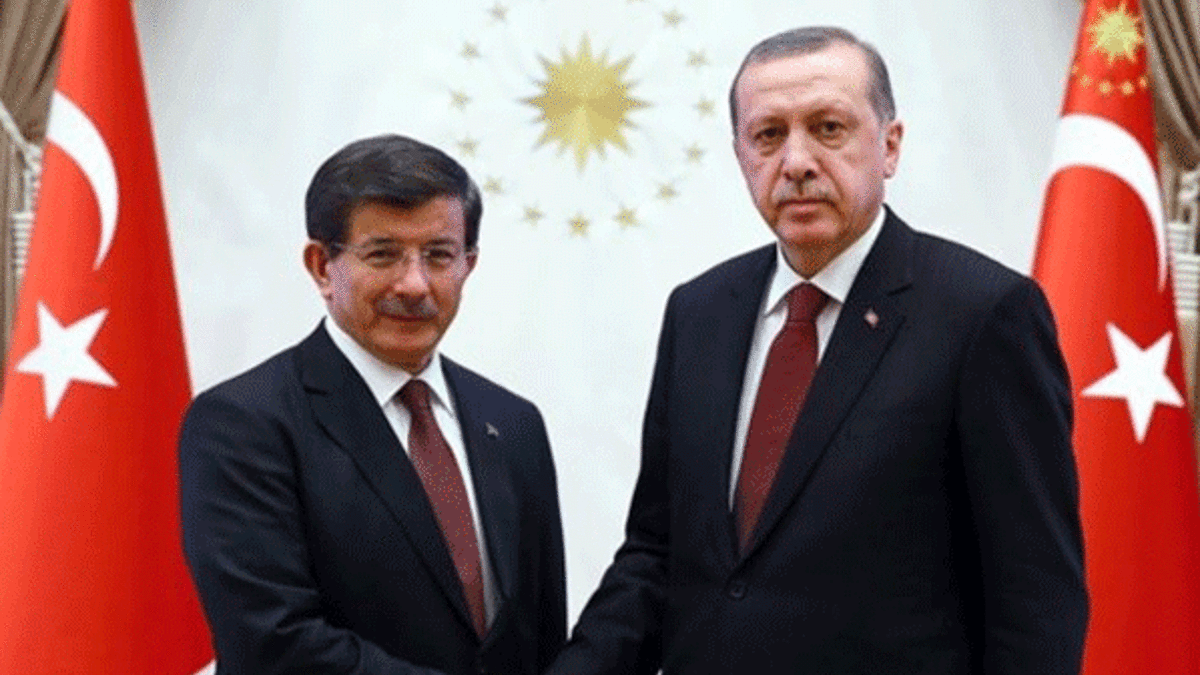Başbakan Davutoğlu görevi devretti
