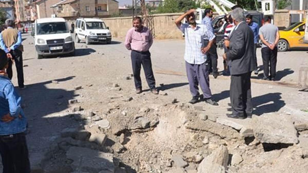 Yüksekova'da polis aracına bombalı saldırı