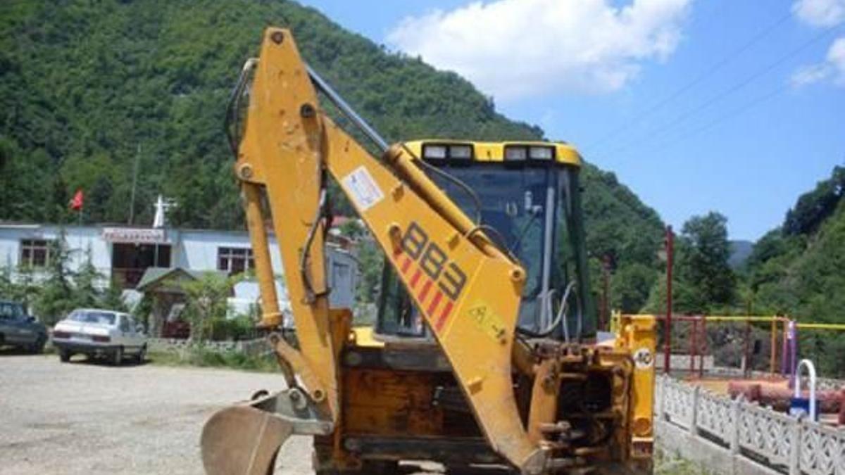 O ilçede iş makinelerine el konuldu