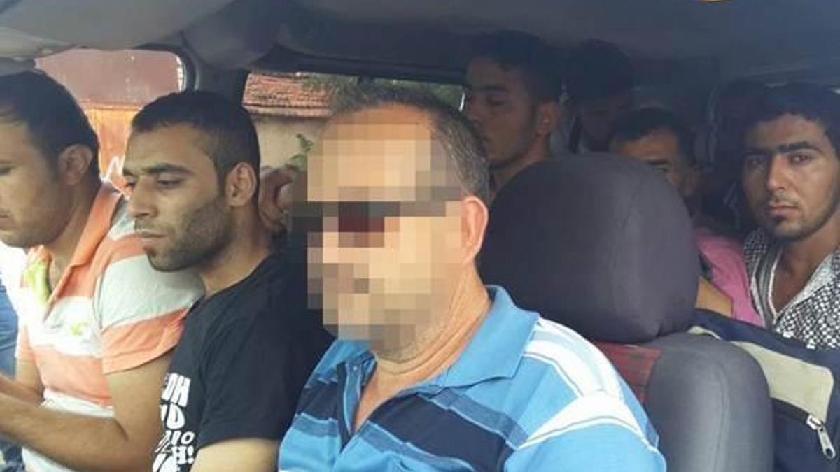 Bir taksiye 11 kişi bindiler!