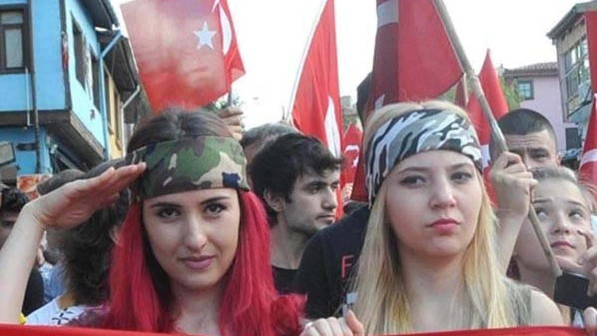 Eskişehir'de 5 bin kişi teröre karşı yürüdü