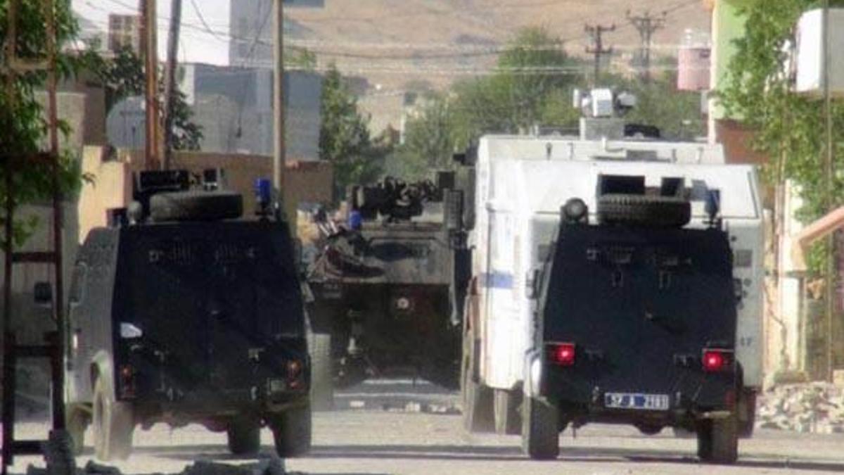 Nusaybin'de gergin saatler! Polise ateş açtılar
