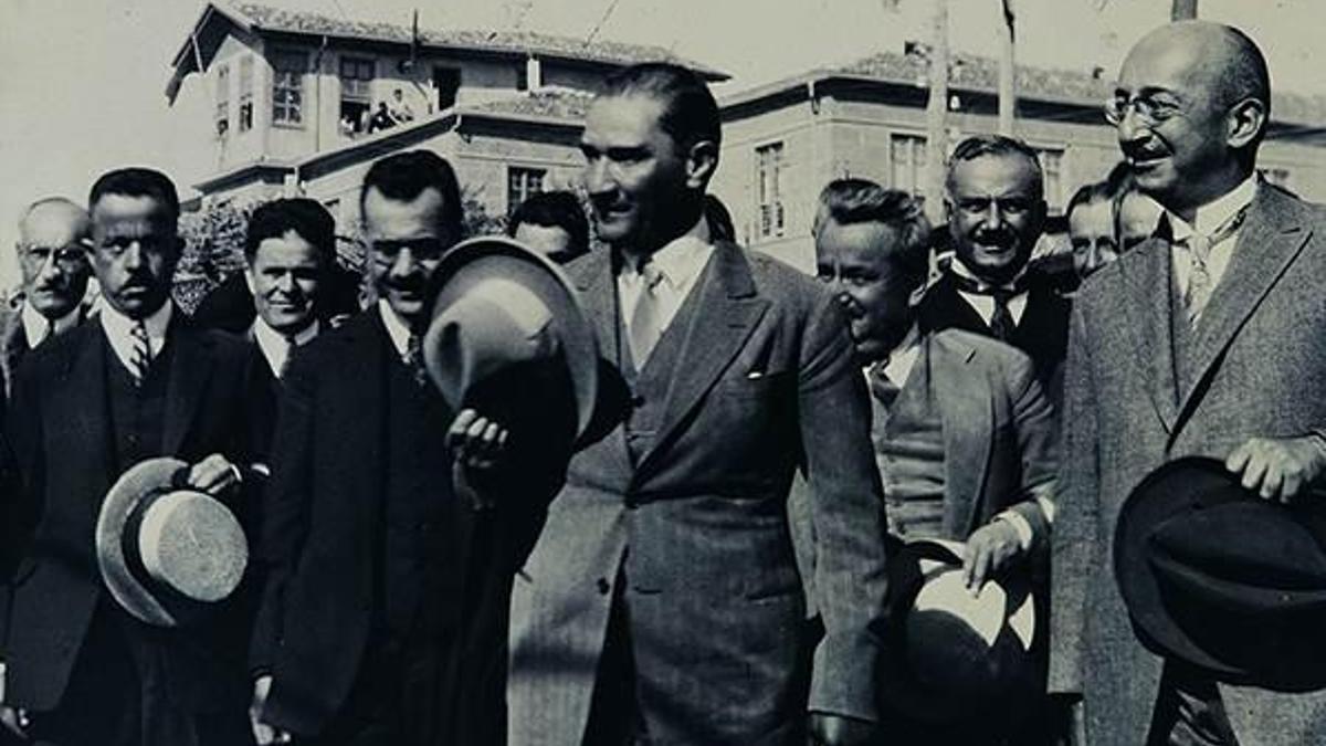 Şapka ve Kıyafet İnkılabı'nın 90. yıl dönümü