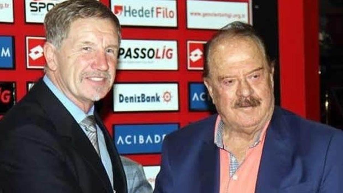 'İlhan Cavcav kafadan sakat biri...'