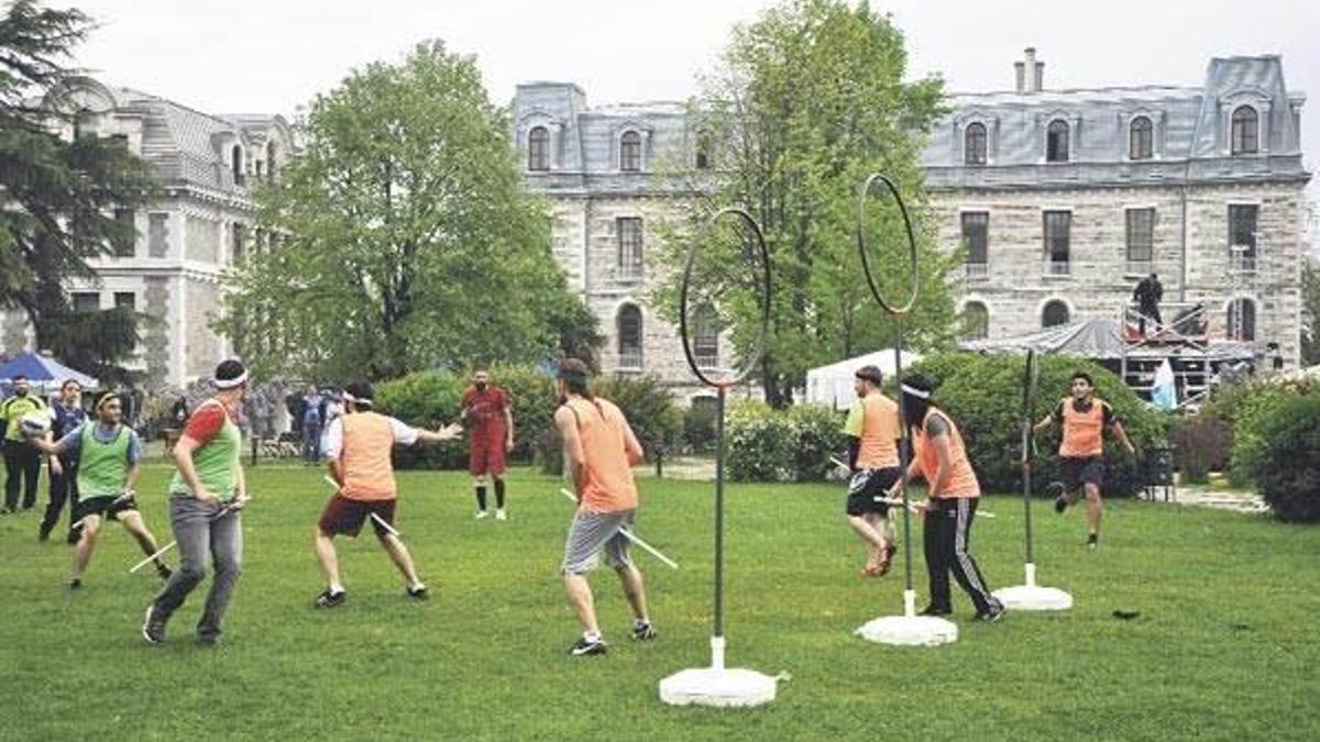 Harry Potter'ın fantastik oyunu 'quidditch' şimdi üniversitelerde