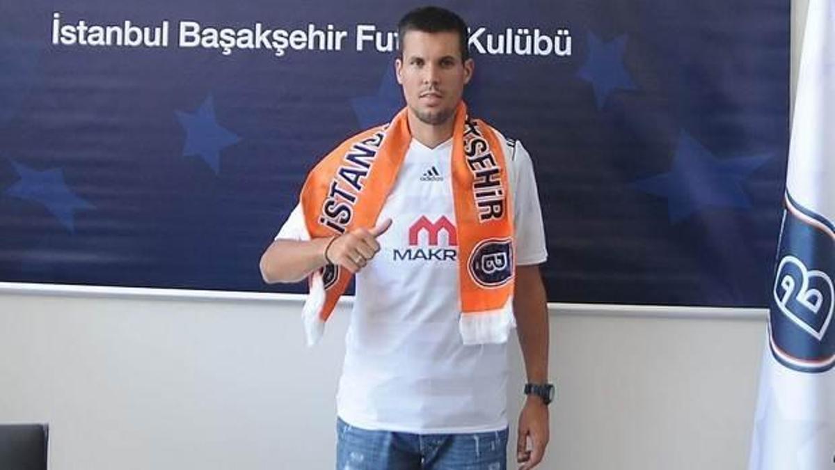 Başakşehir Perbet'i yolladı
