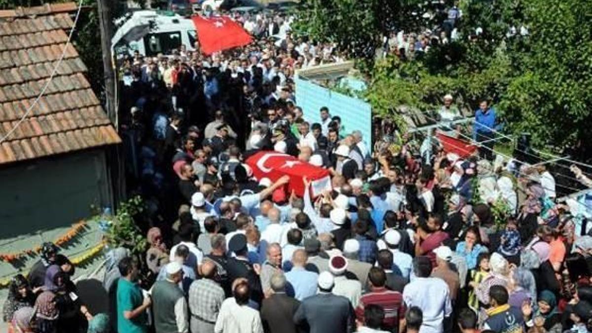 Şehidi 5 bin kişi uğurladı