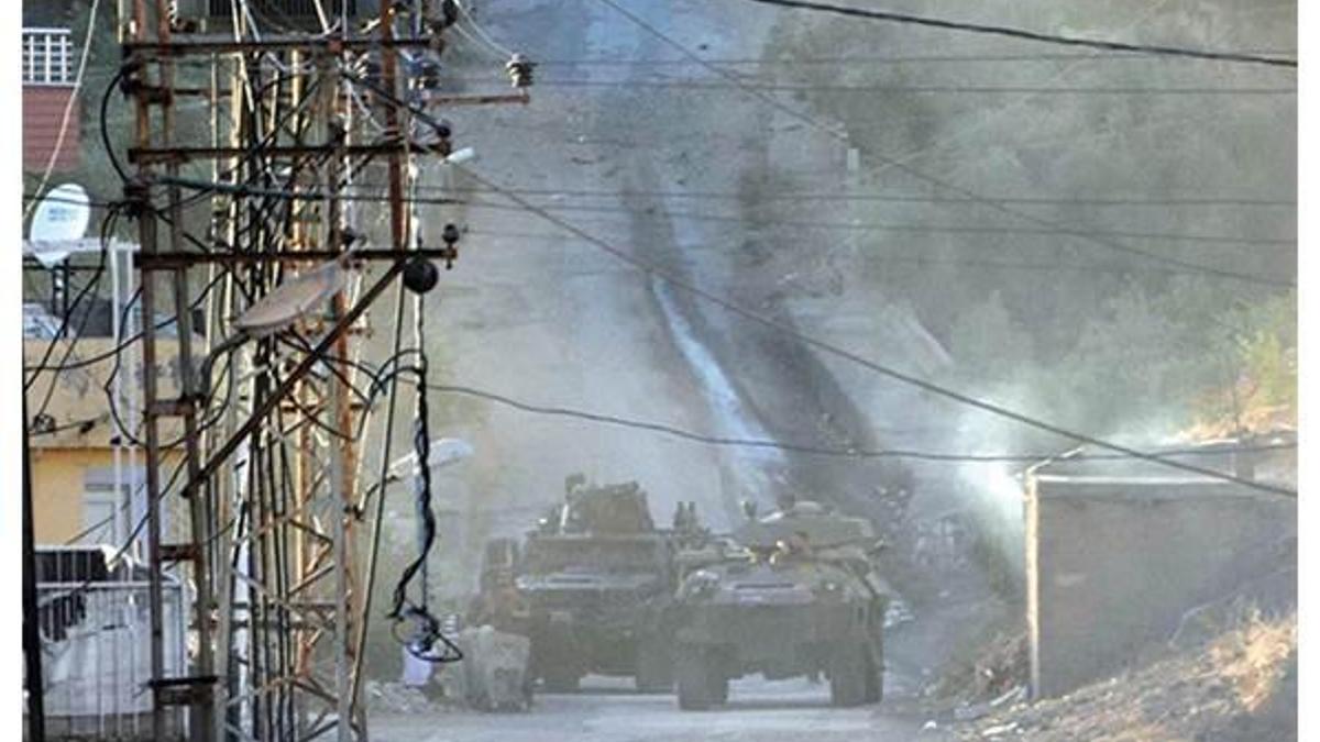 Elazığ, Hakkari ve Mardin'de saldırı: 4 yaralı