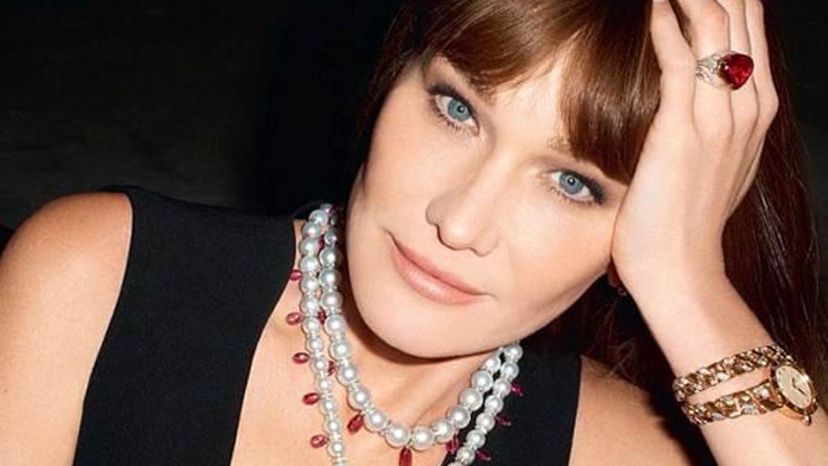 Carla Bruni dünyaca ünlü markanın yüzü oldu