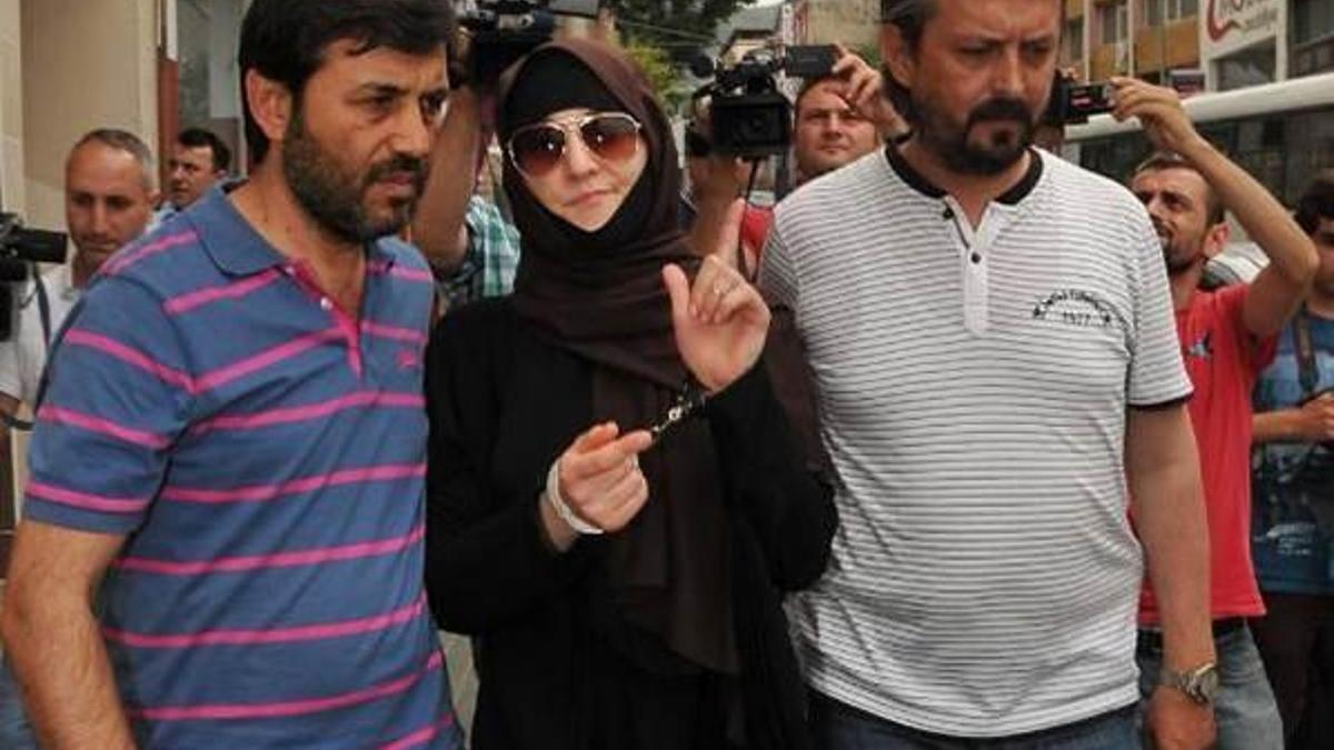 Çeçen komutanın kızı evli adamla birlikte olunca...