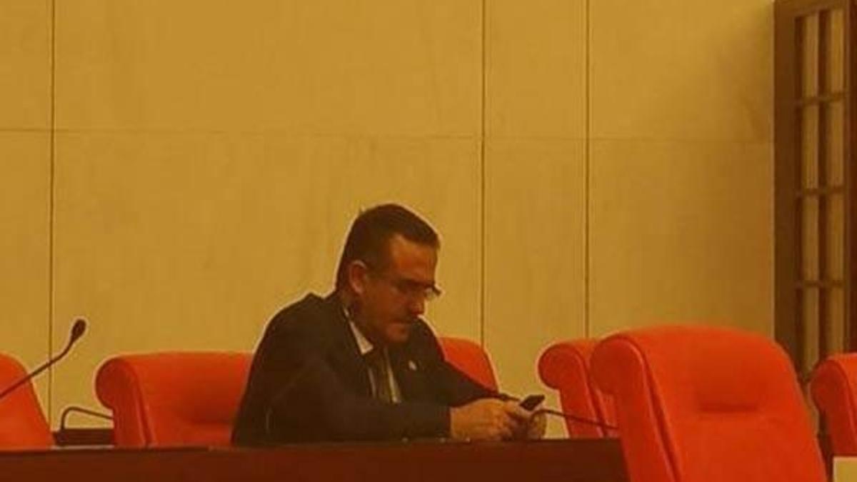 Meclis'te dikkat çeken kare!