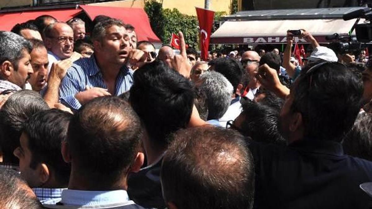 Yarbay Çelikcan'ın cenazesinde olay çıktı