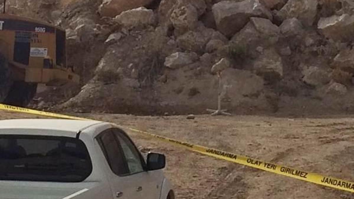PKK’lılar iş makinelerini yaktı