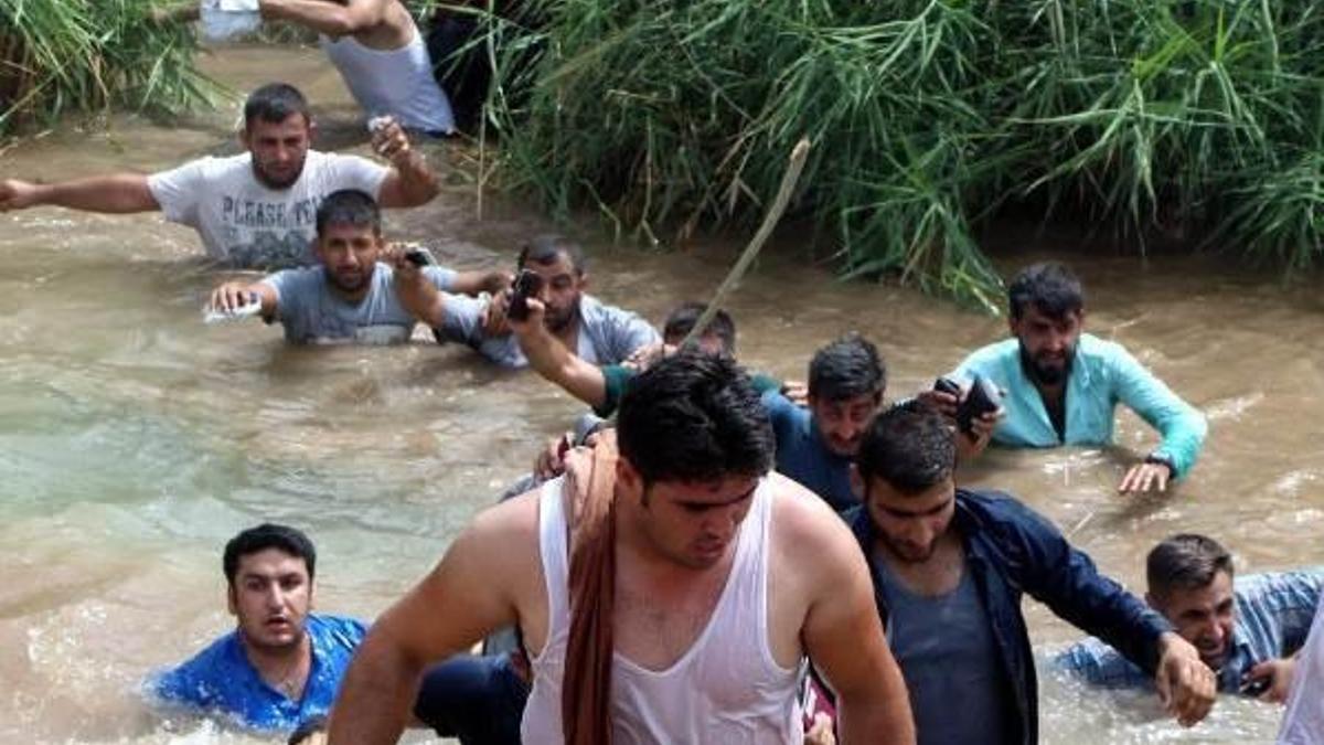 Silopi'de şoförler kaçak geçti