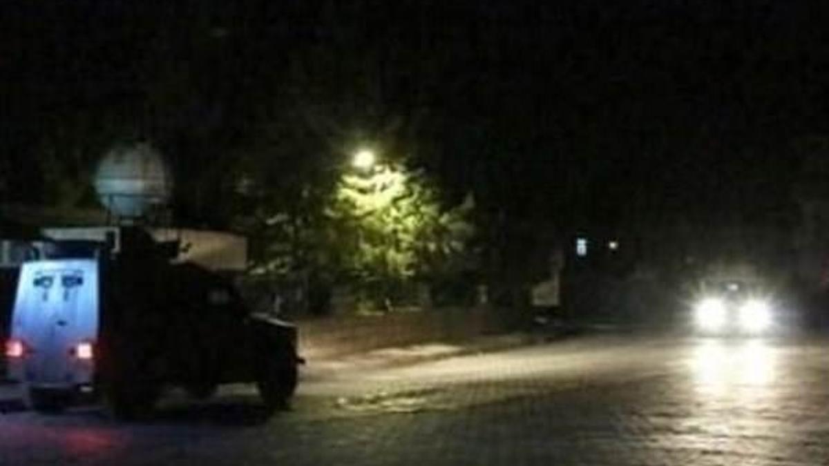 Hükümet Konağı'na saldırı! 1 polis yaralı!