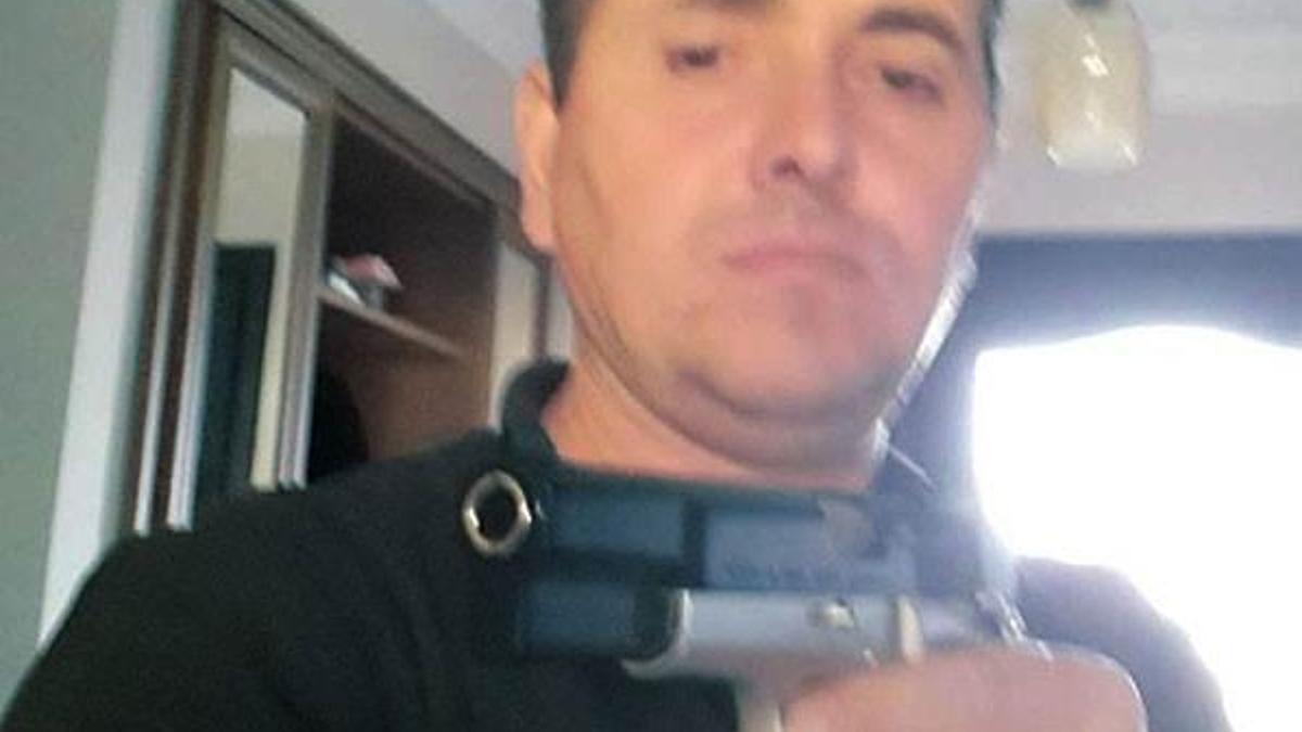 Muhtar poz verdiği tabanca ile cinayet işledi