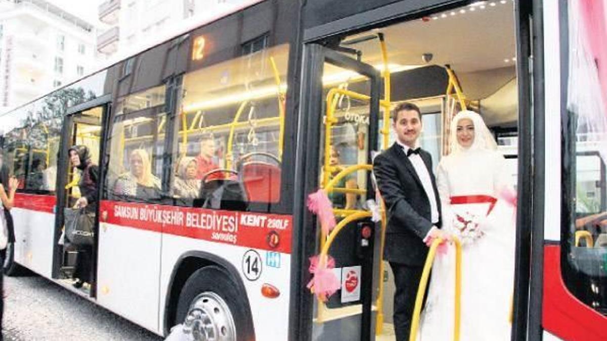 Tanıştıkları halk otobüsü gelin arabası oldu