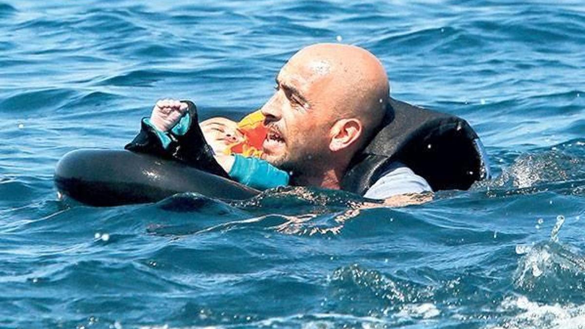 Ege’de kaçak teknesi battı:  4 bebek, 11 çocuk; 34 ölü