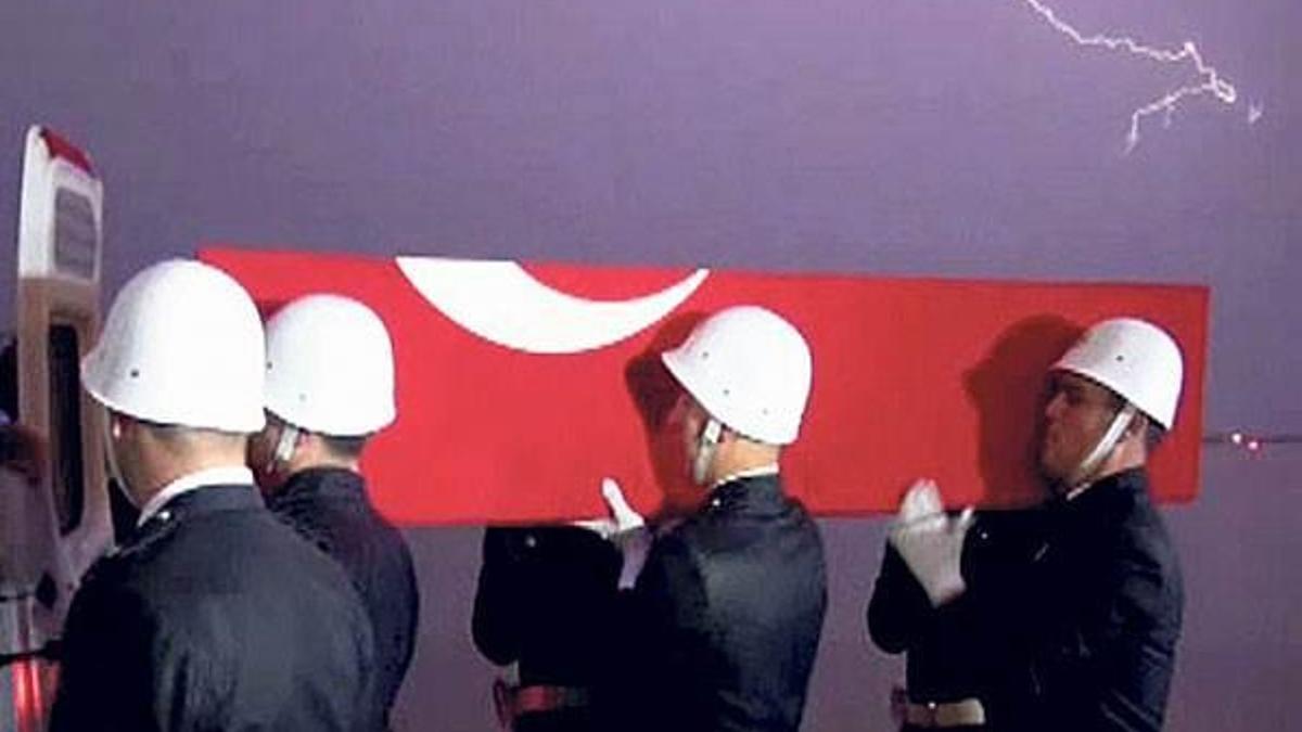 Yıldırımlar uğurladı