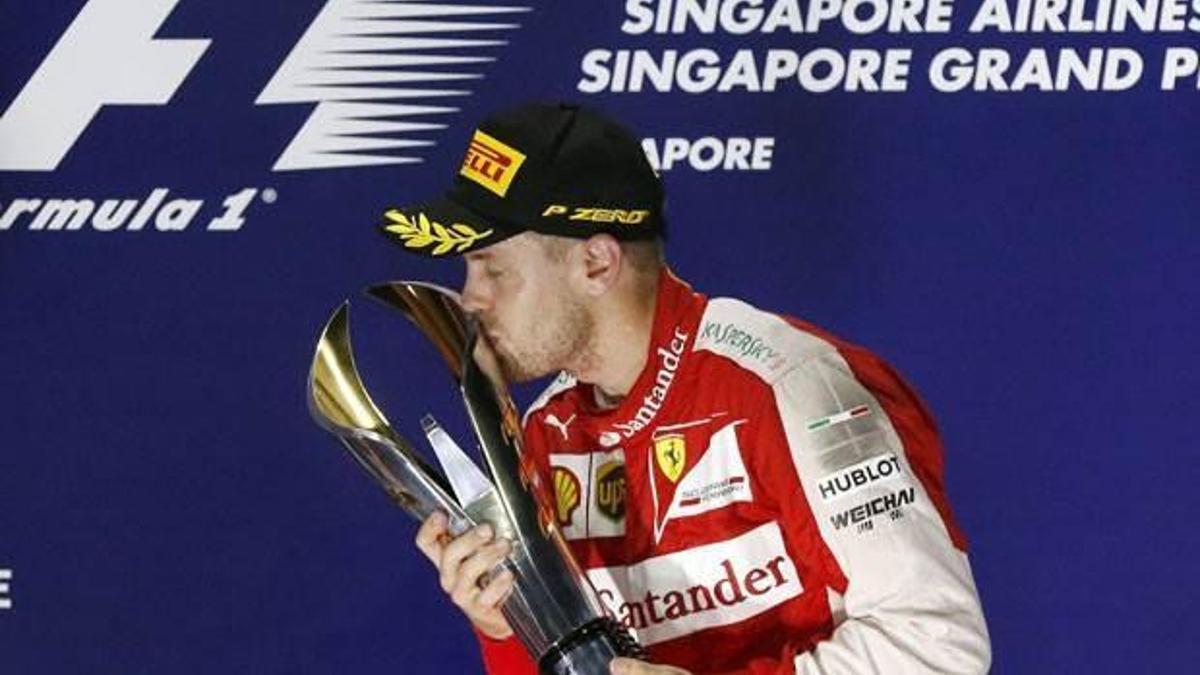 Singapur'un galibi Vettel